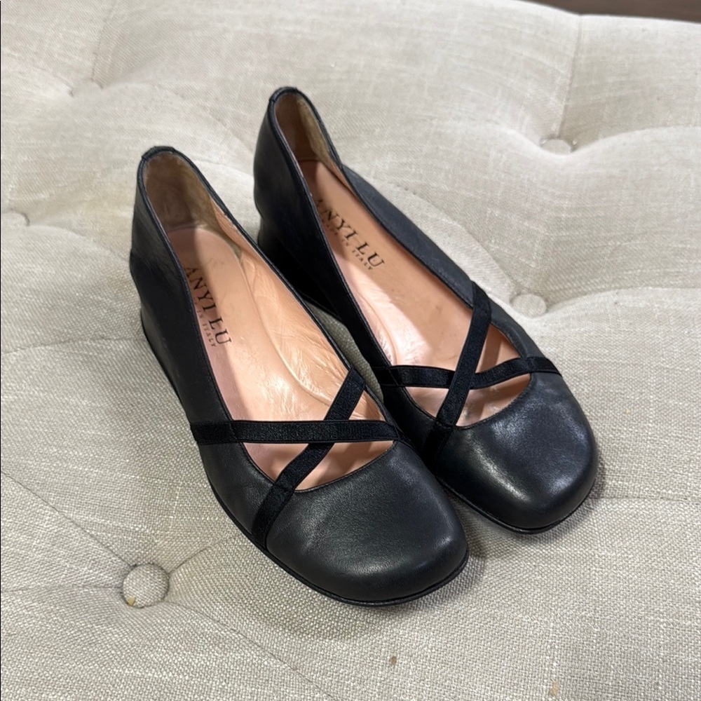 Anyi Lu Leather Wedge Women's Shoe 37